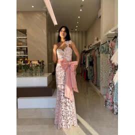 Abito in pizzo monospalla